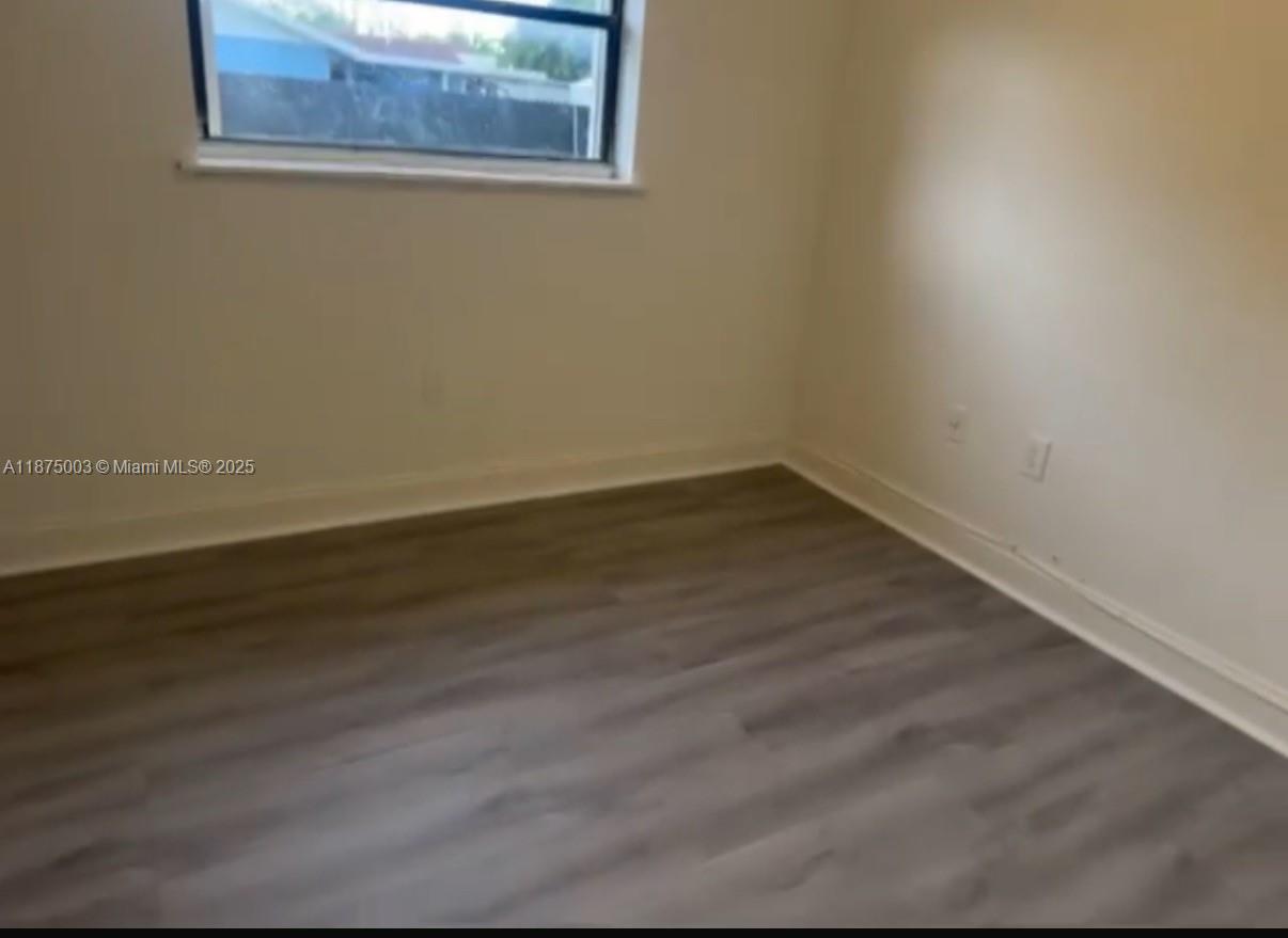 LOCATION, LOCATION, LOCATION!!!! GREAT 4/2 CORNER UNIT NEAR HARD ROCK STADIUM WITH A BIG BACKYARD.