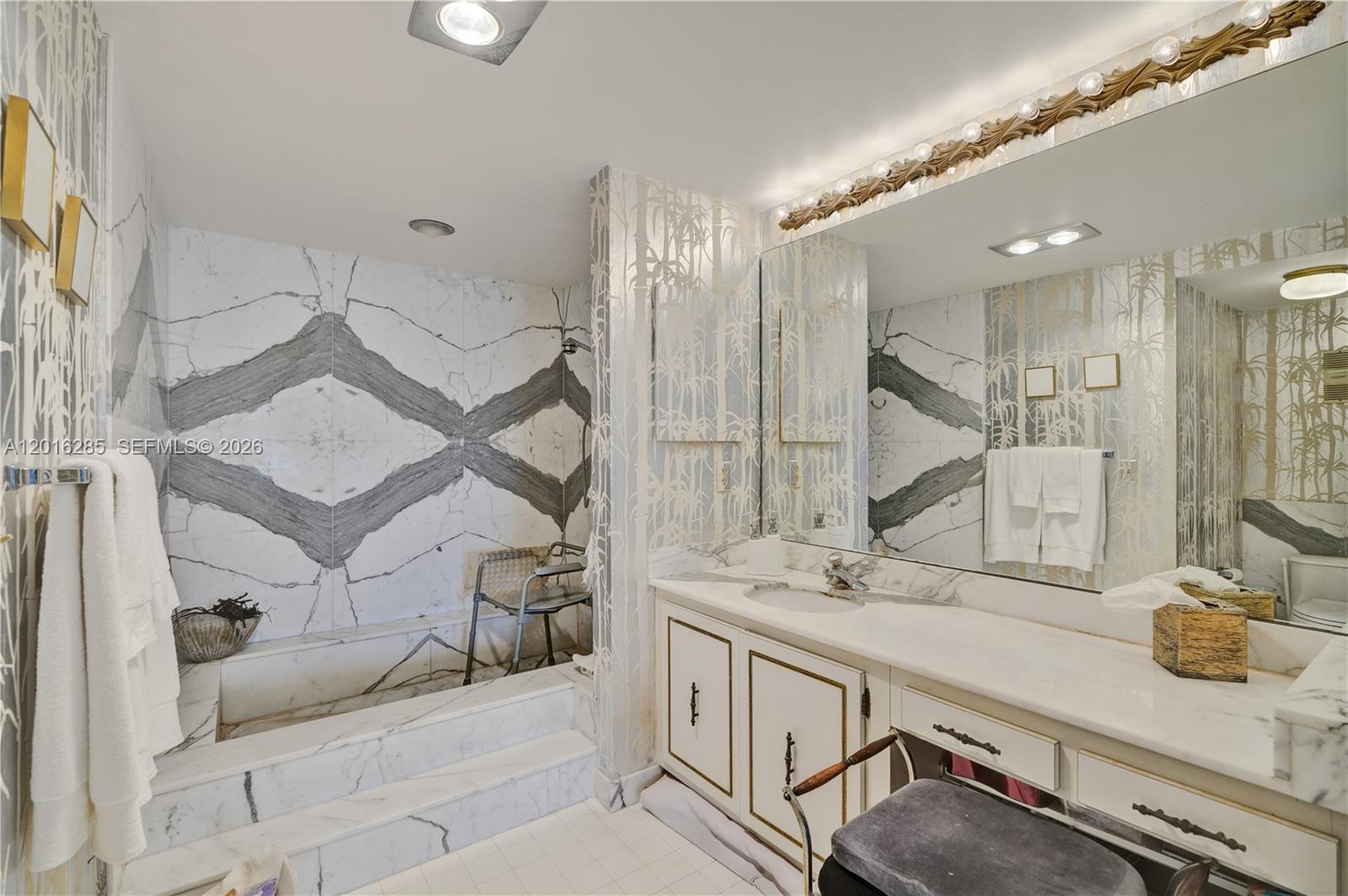 COMMODORE CLUB WEST CONDO - Residential