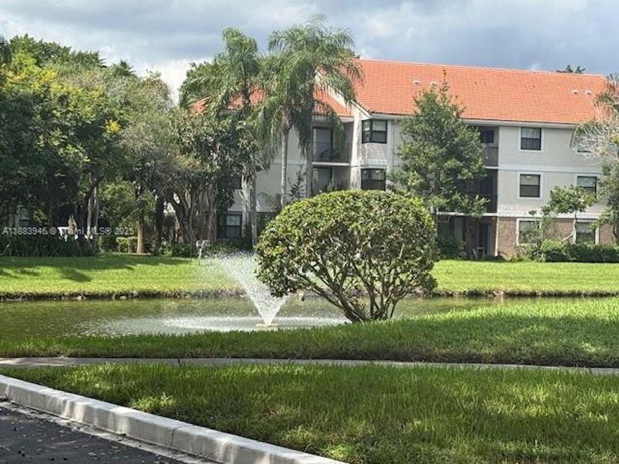 Beautiful and spacious 1bedrooms/1bathrooms located in the gated community of Grand Marquis. Condo comes with 1 assigned parking spaces. Washer and dryer located within the unit! Community offers tennis court, pool and gym access and much more.