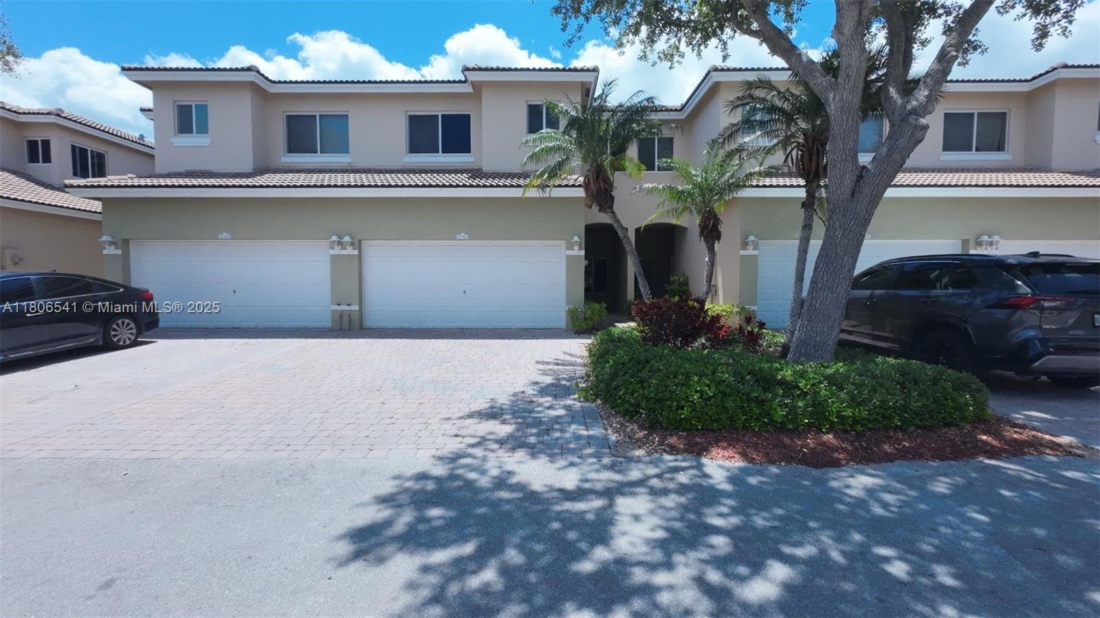 Rental Property at 2352 Se 16th Ter 2352, Homestead, Miami-Dade County, Florida - Bedrooms: 3 
Bathrooms: 3  - $2,700 MO.