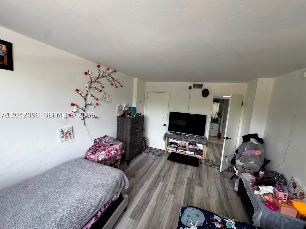 210 174th St M11
