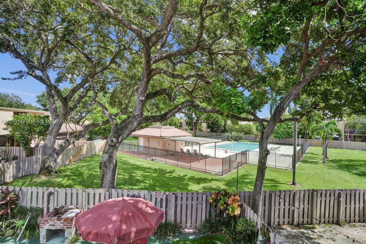 TOWNHOUSES OF THE CALIF - Residential
