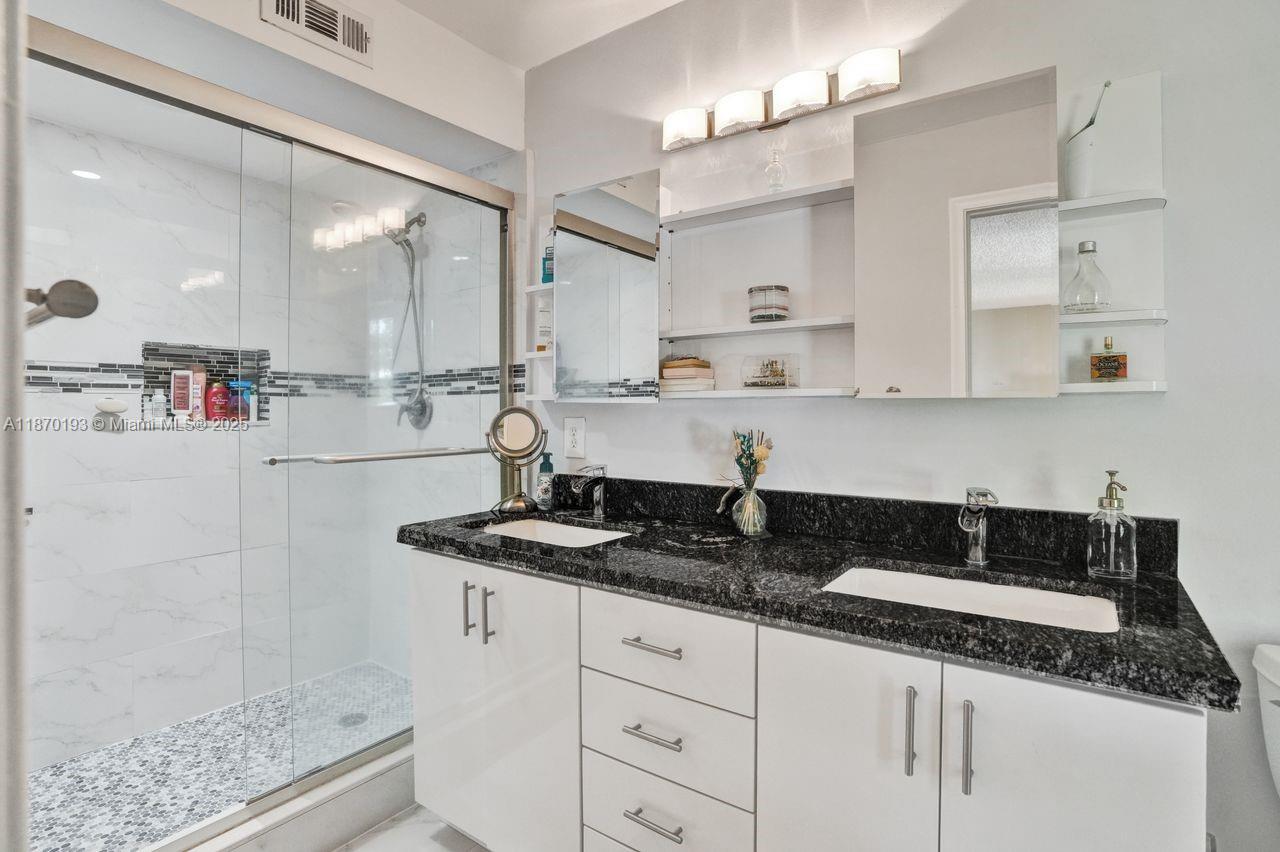 TOWNHOUSES OF THE CALIF - Residential