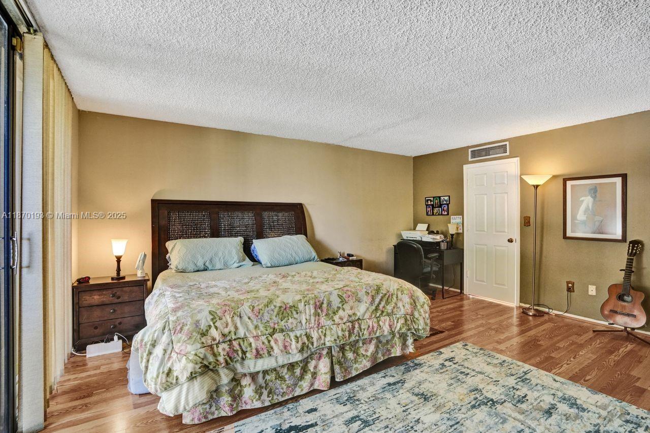 TOWNHOUSES OF THE CALIF - Residential