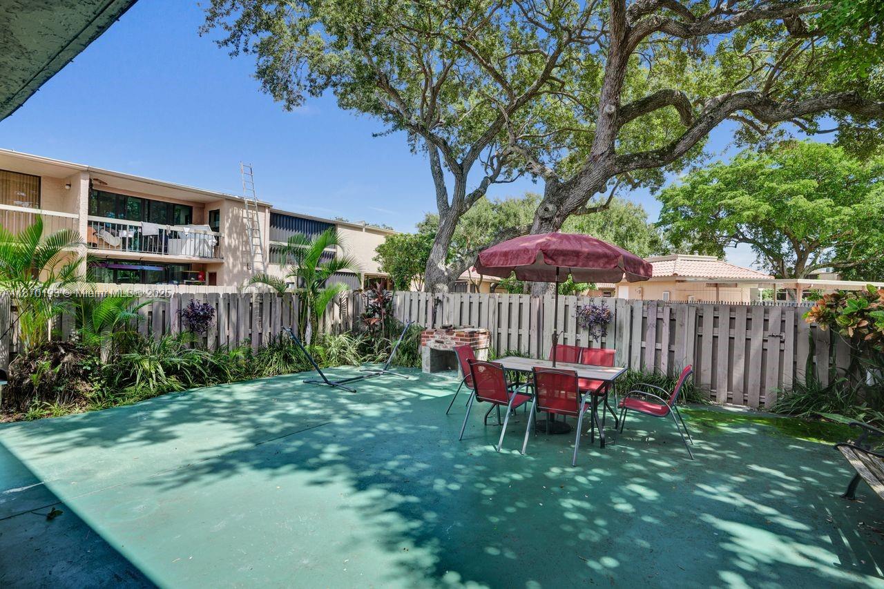 TOWNHOUSES OF THE CALIF - Residential