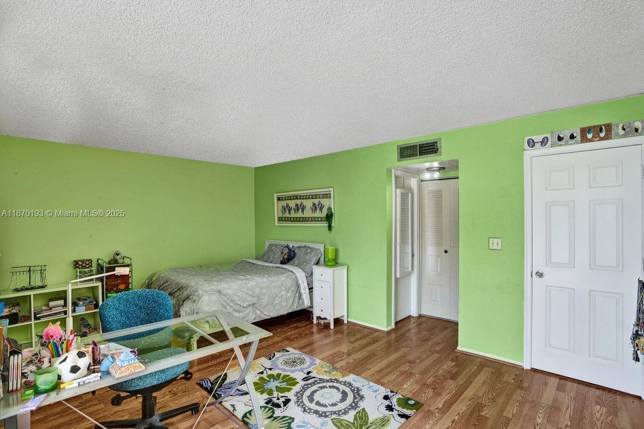 TOWNHOUSES OF THE CALIF - Residential