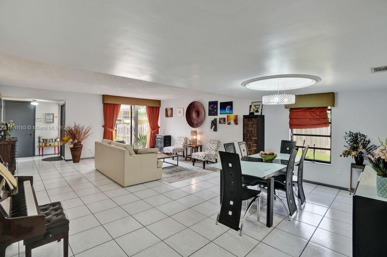 TOWNHOUSES OF THE CALIF - Residential