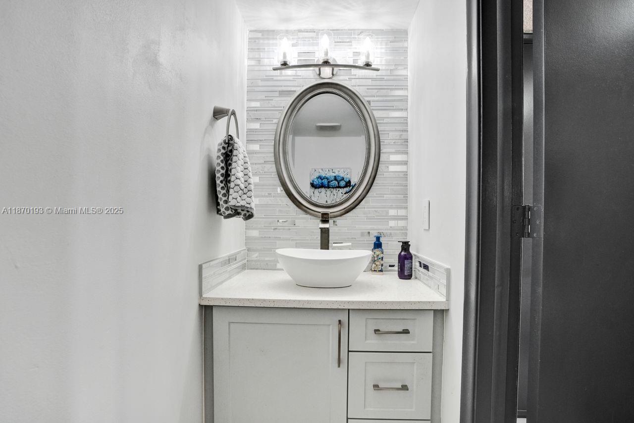 TOWNHOUSES OF THE CALIF - Residential