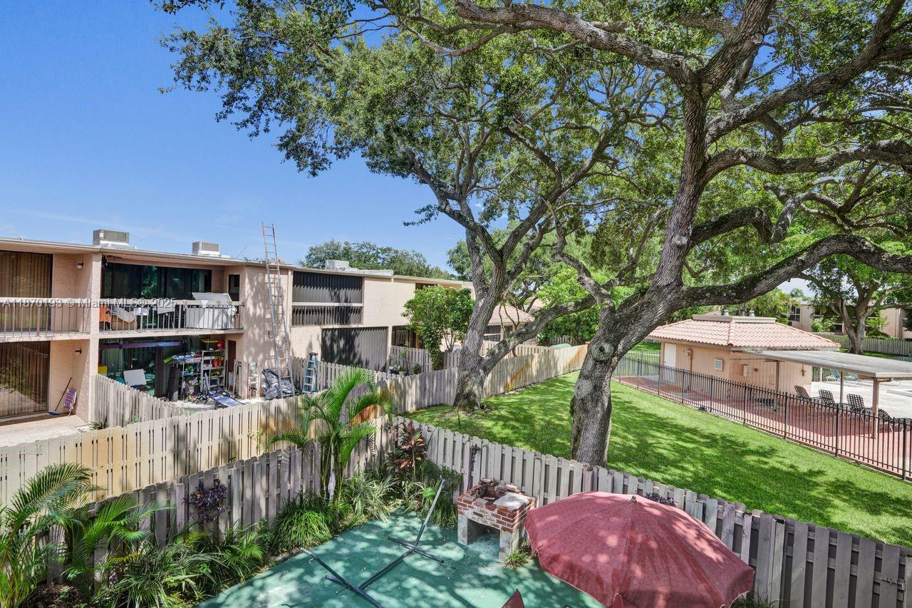 TOWNHOUSES OF THE CALIF - Residential