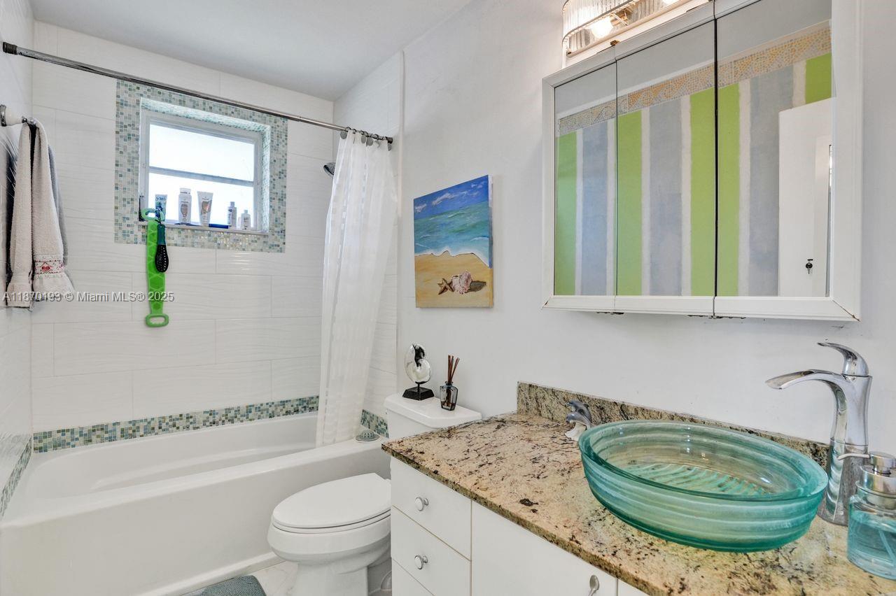 TOWNHOUSES OF THE CALIF - Residential