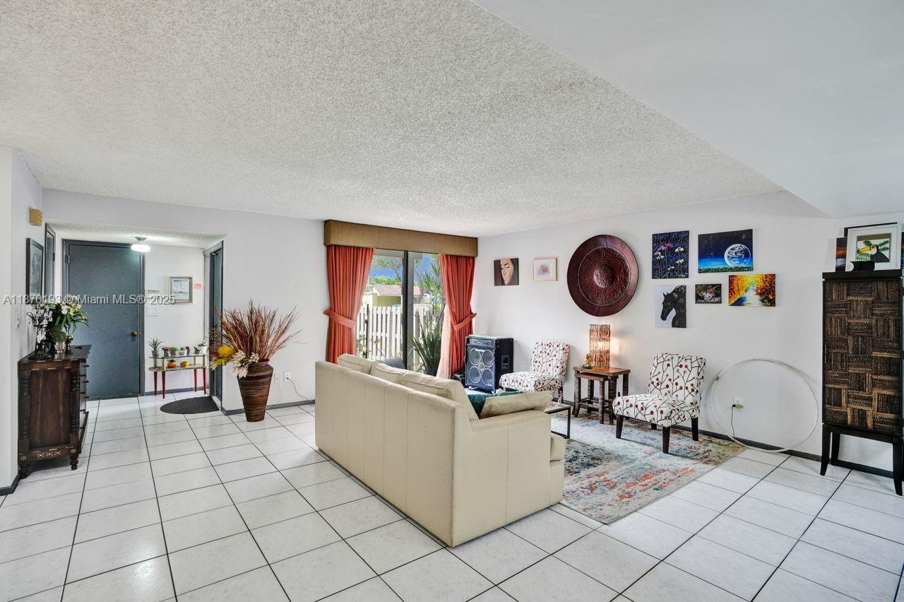 TOWNHOUSES OF THE CALIF - Residential