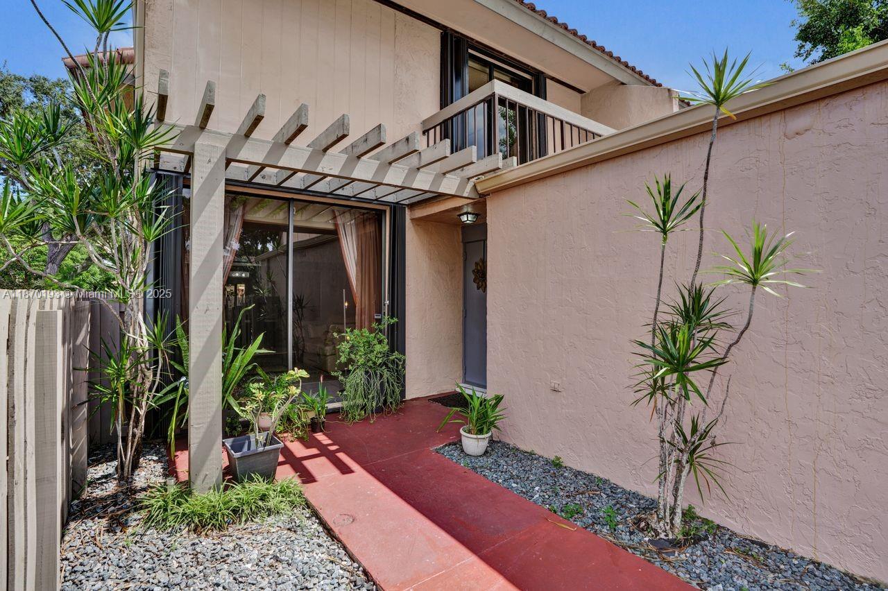 TOWNHOUSES OF THE CALIF - Residential