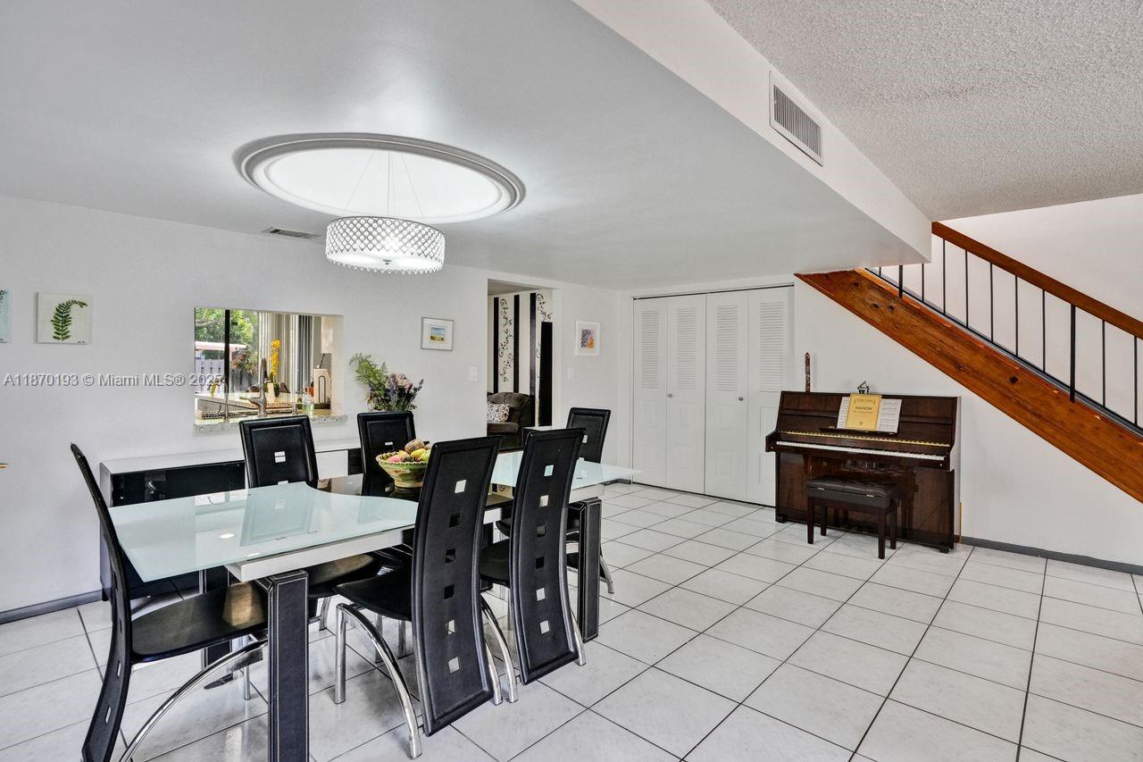 TOWNHOUSES OF THE CALIF - Residential