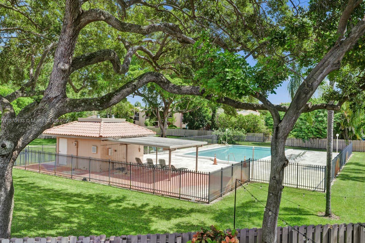 TOWNHOUSES OF THE CALIF - Residential