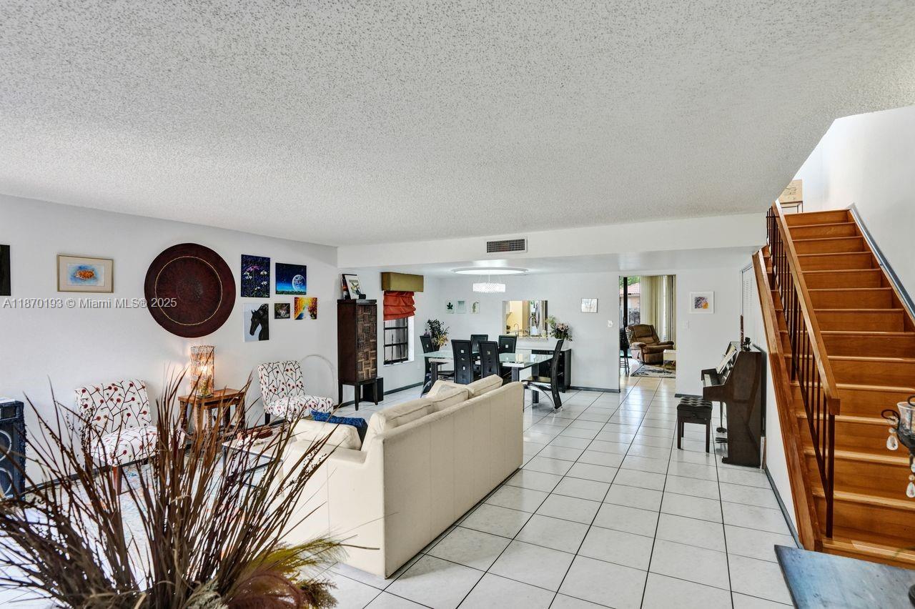 TOWNHOUSES OF THE CALIF - Residential