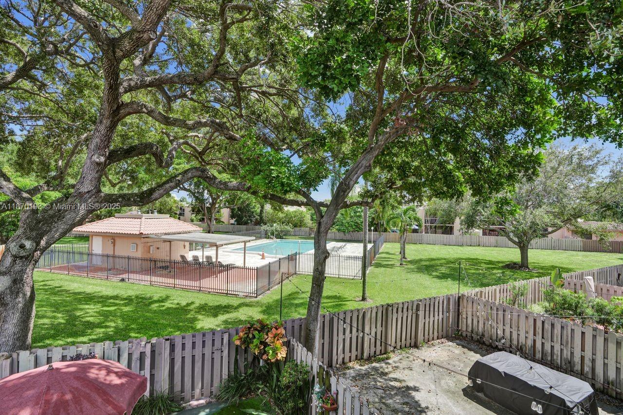 TOWNHOUSES OF THE CALIF - Residential