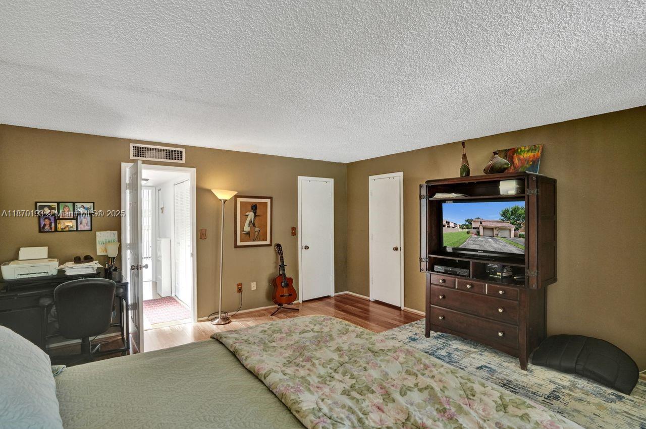 TOWNHOUSES OF THE CALIF - Residential