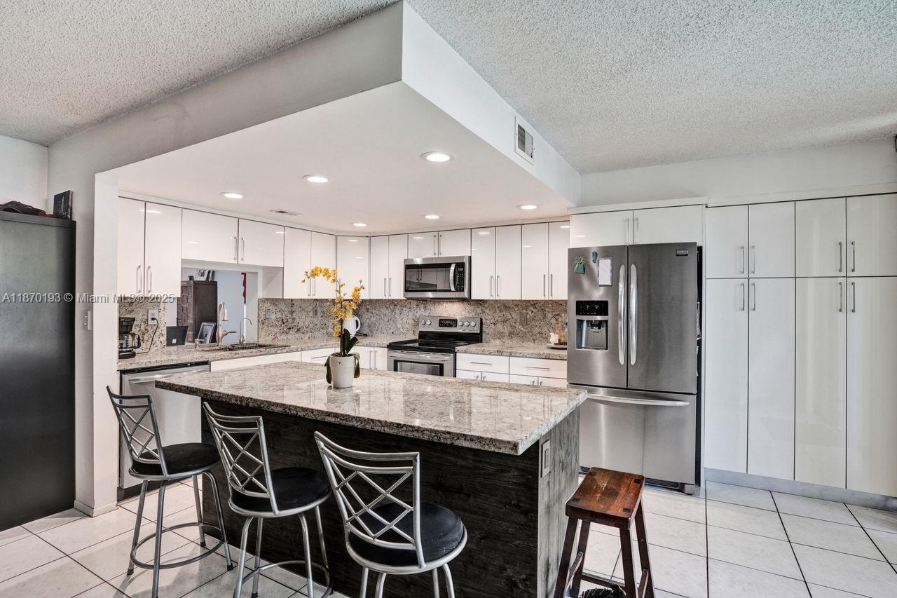 TOWNHOUSES OF THE CALIF - Residential