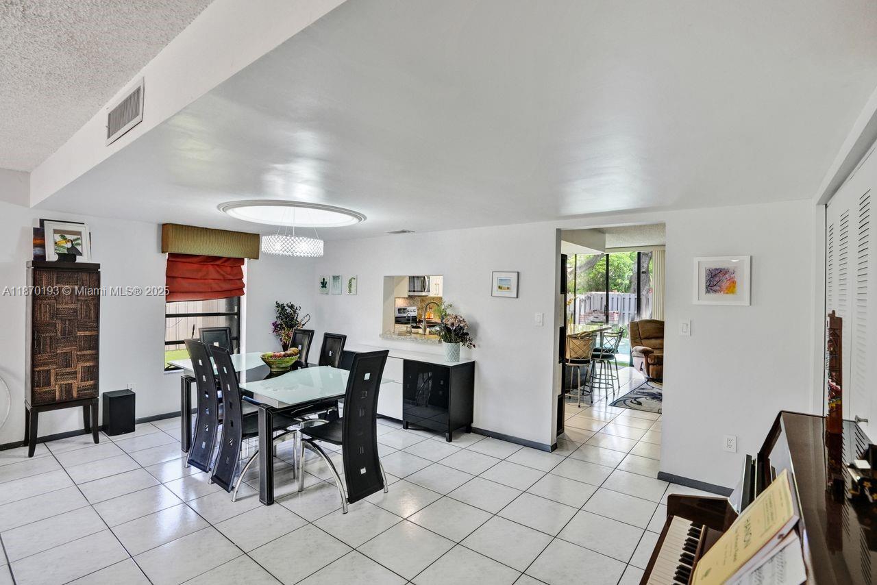 TOWNHOUSES OF THE CALIF - Residential