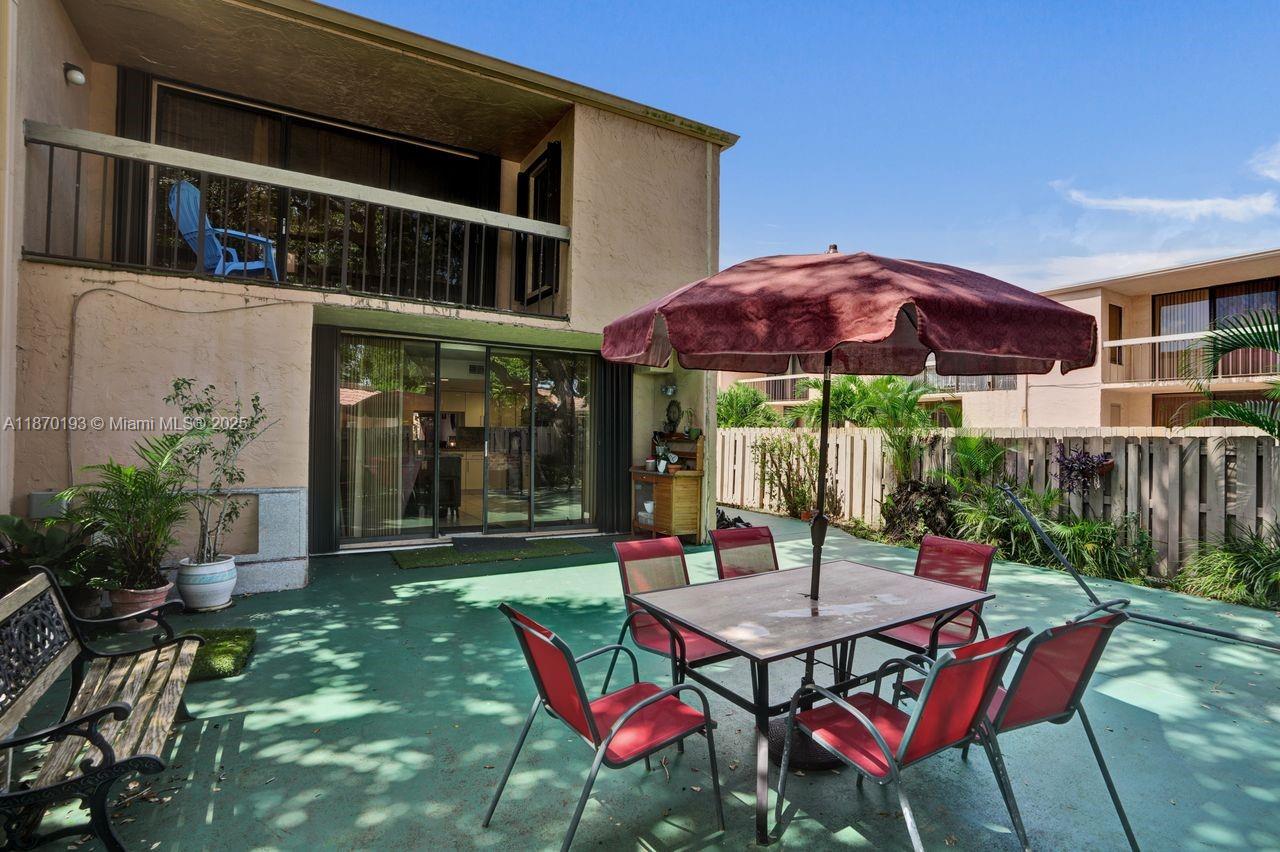 TOWNHOUSES OF THE CALIF - Residential