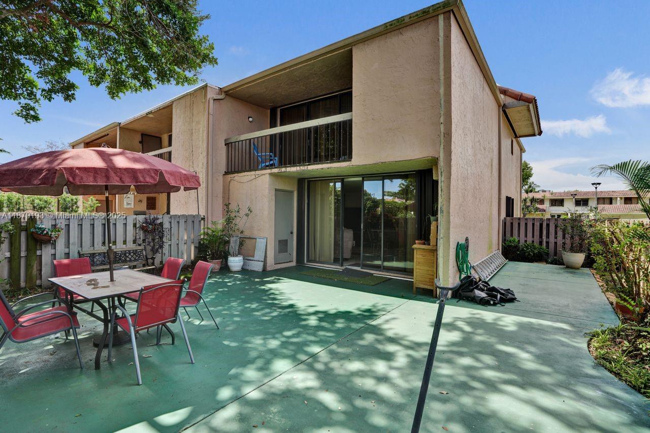 TOWNHOUSES OF THE CALIF - Residential