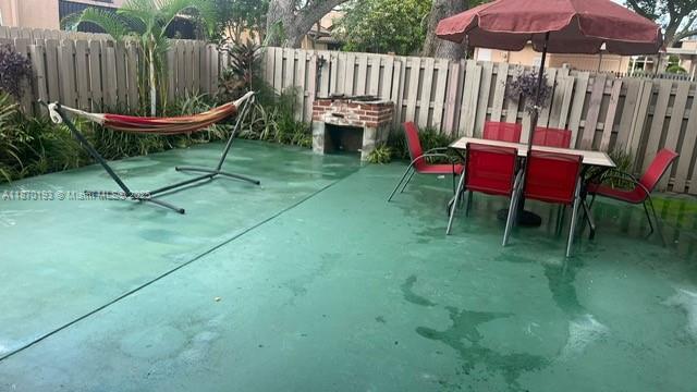 TOWNHOUSES OF THE CALIF - Residential