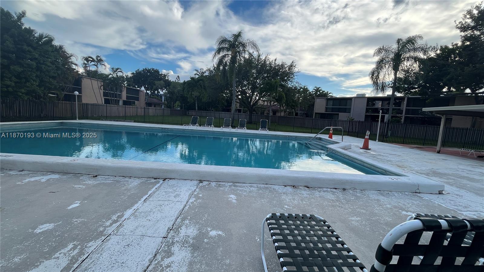 TOWNHOUSES OF THE CALIF - Residential