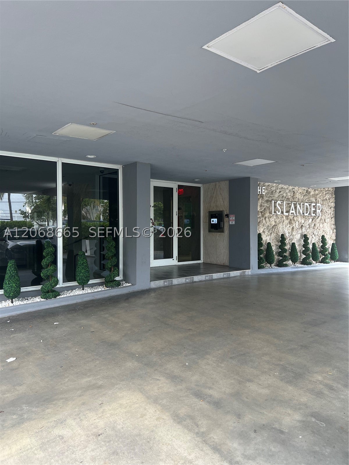 1255 Collins Ave 705