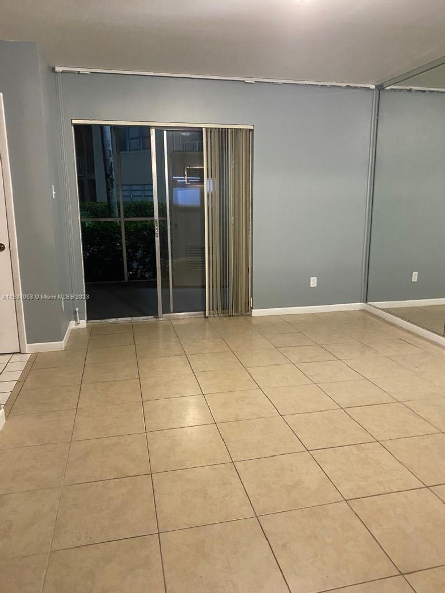 Excellent unit in Hammocks 1 BEDROOM/ 1 BATH. AVAILABLE ASAP. WASHER AND DRYER IN UNIT.