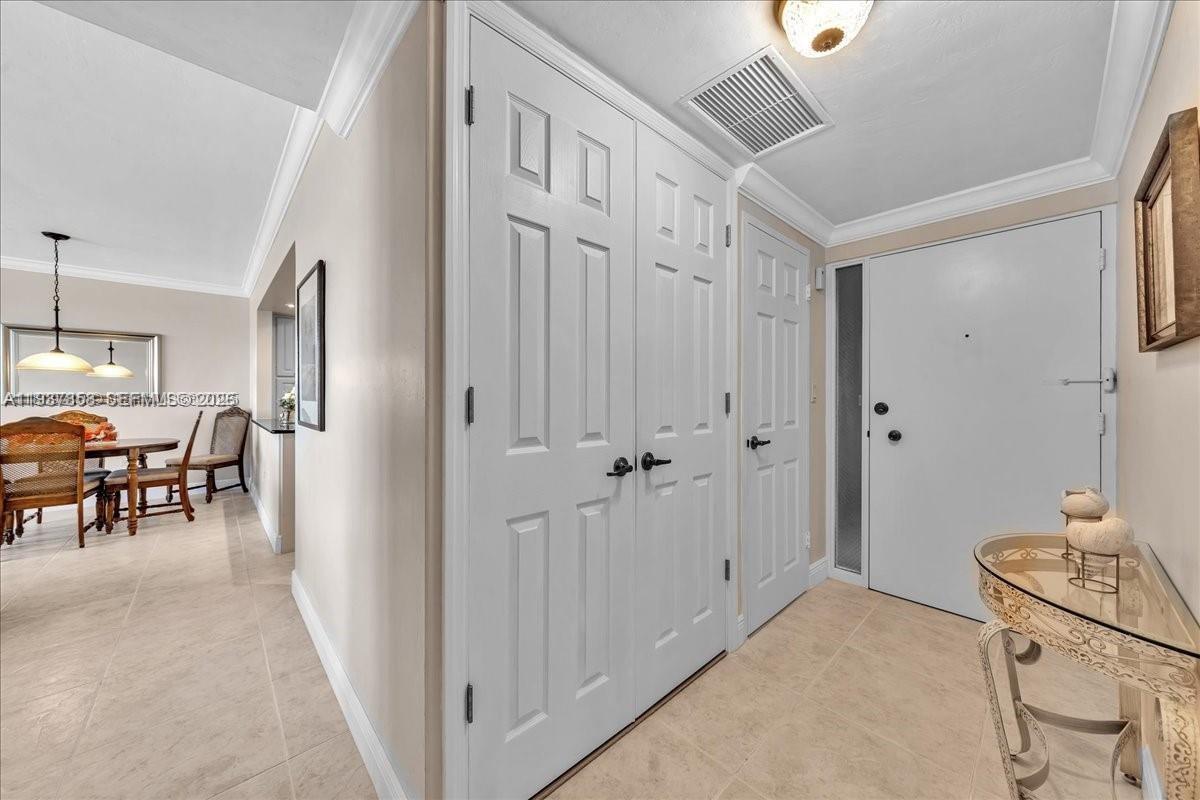 HOLLYWOOD TOWERS CONDO - Residential