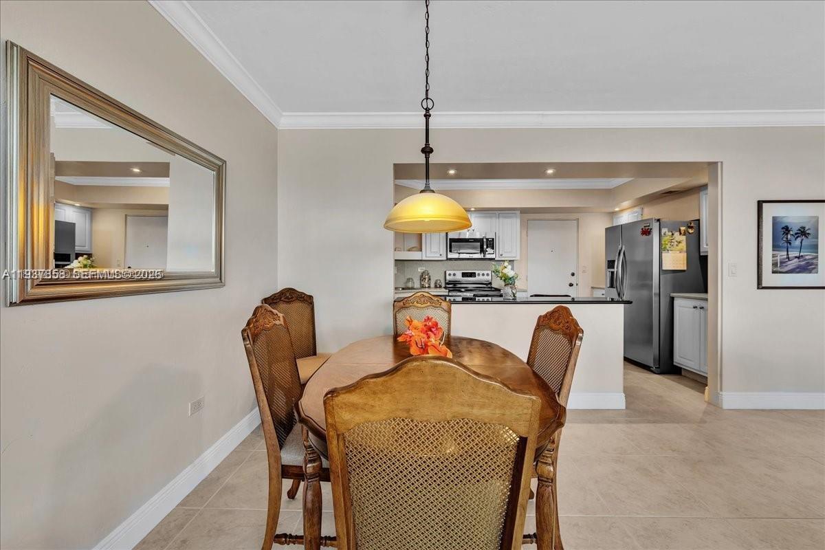 HOLLYWOOD TOWERS CONDO - Residential