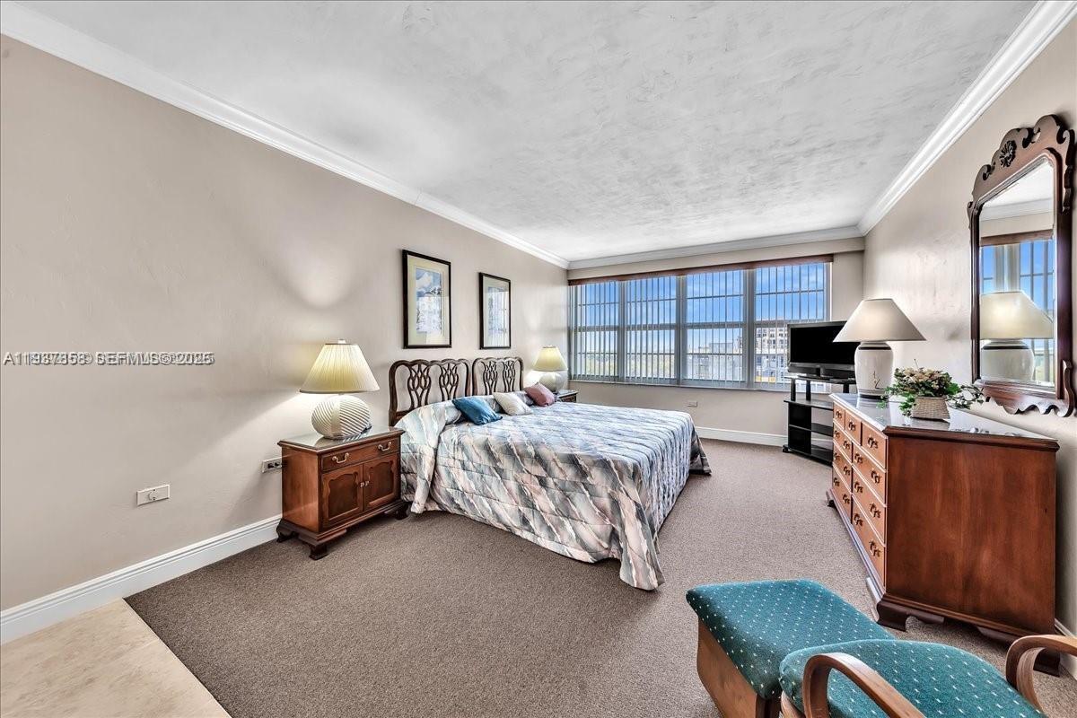 HOLLYWOOD TOWERS CONDO - Residential