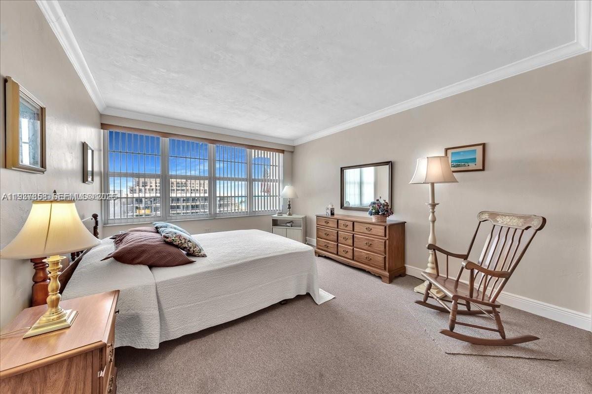 HOLLYWOOD TOWERS CONDO - Residential