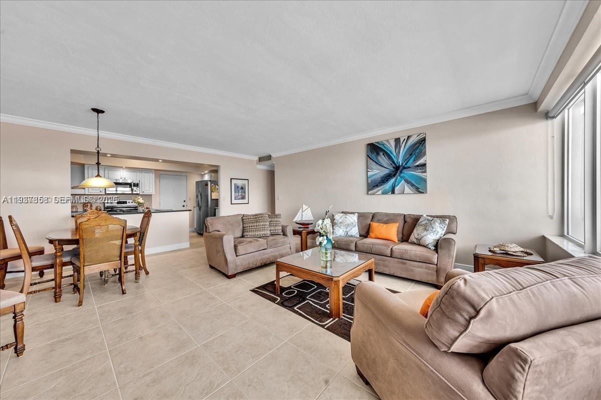 HOLLYWOOD TOWERS CONDO - Residential