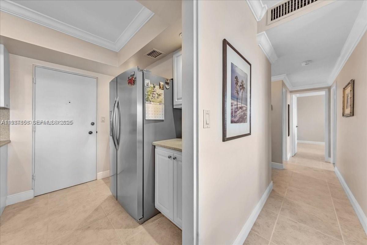 HOLLYWOOD TOWERS CONDO - Residential