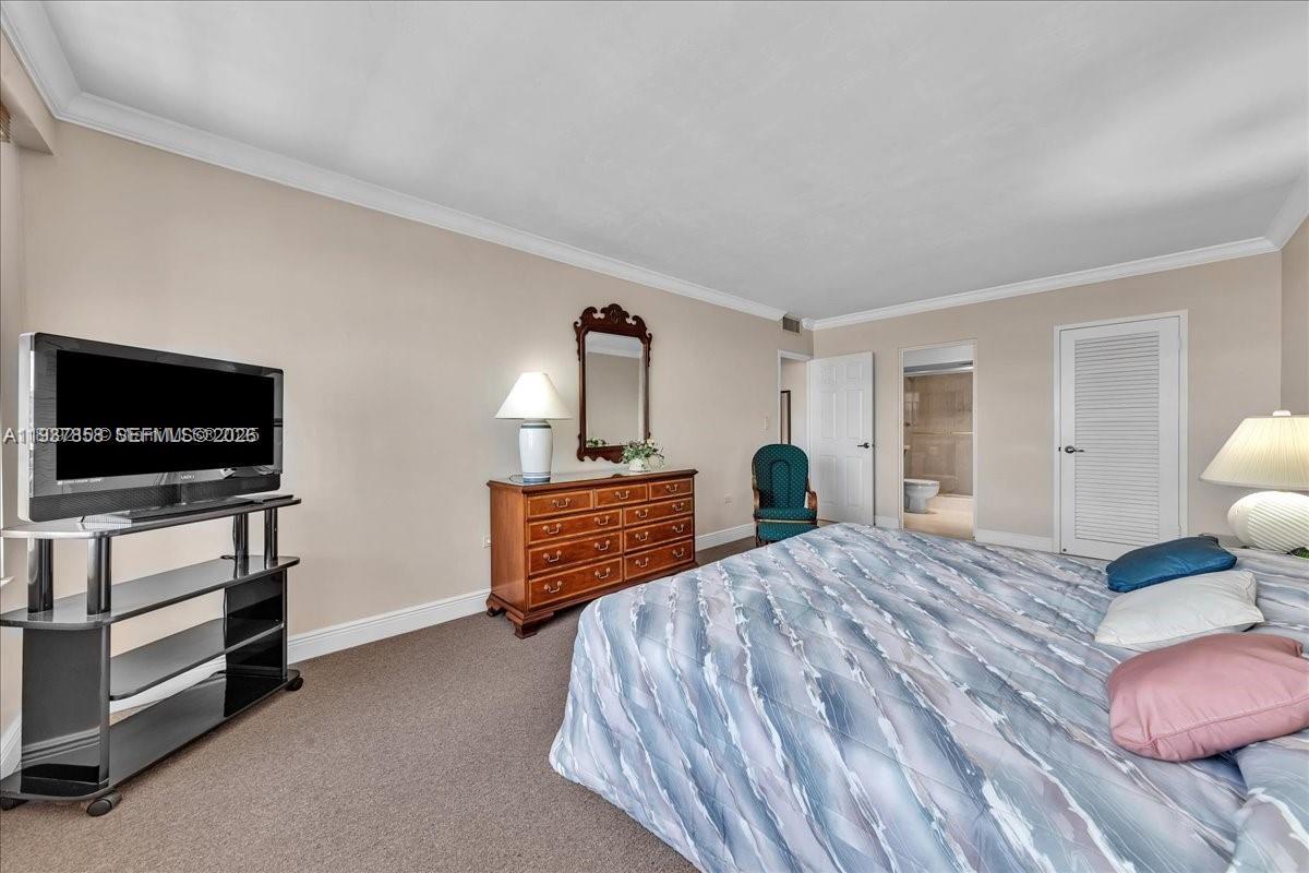 HOLLYWOOD TOWERS CONDO - Residential