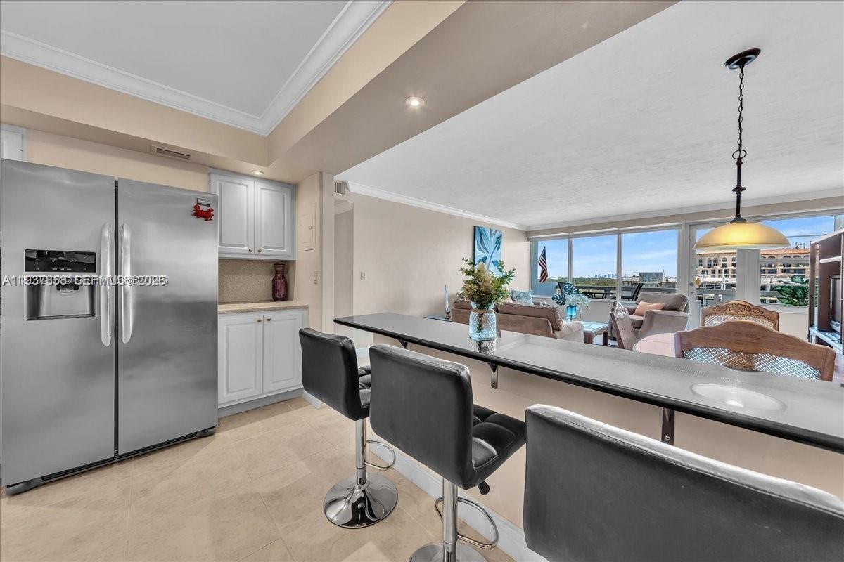 HOLLYWOOD TOWERS CONDO - Residential