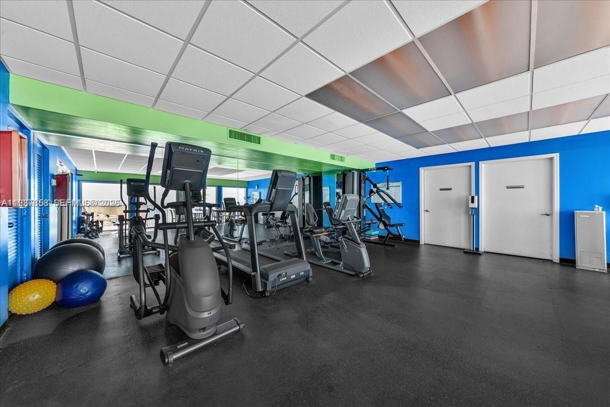 HOLLYWOOD TOWERS CONDO - Residential