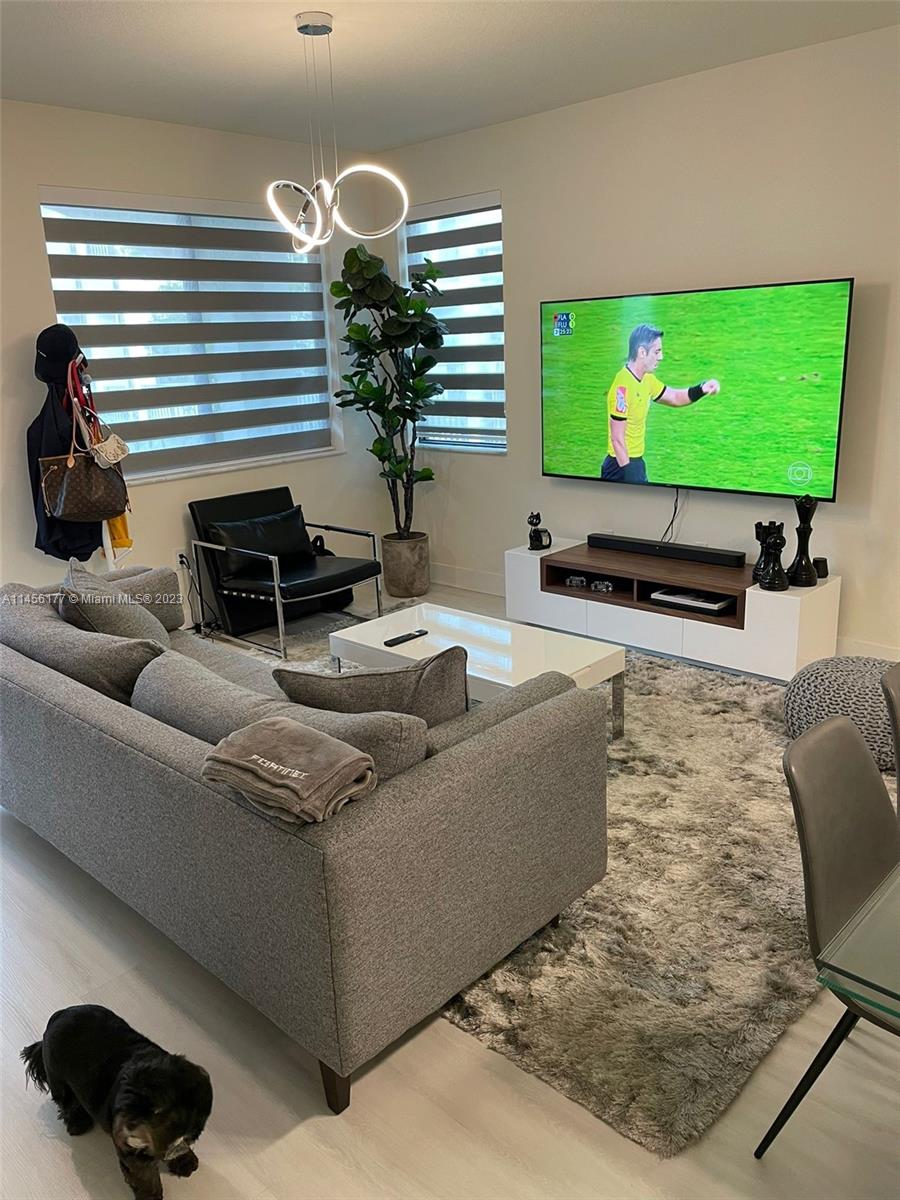 DOWNTOWN DORAL SOUTH PHAS - Residential
