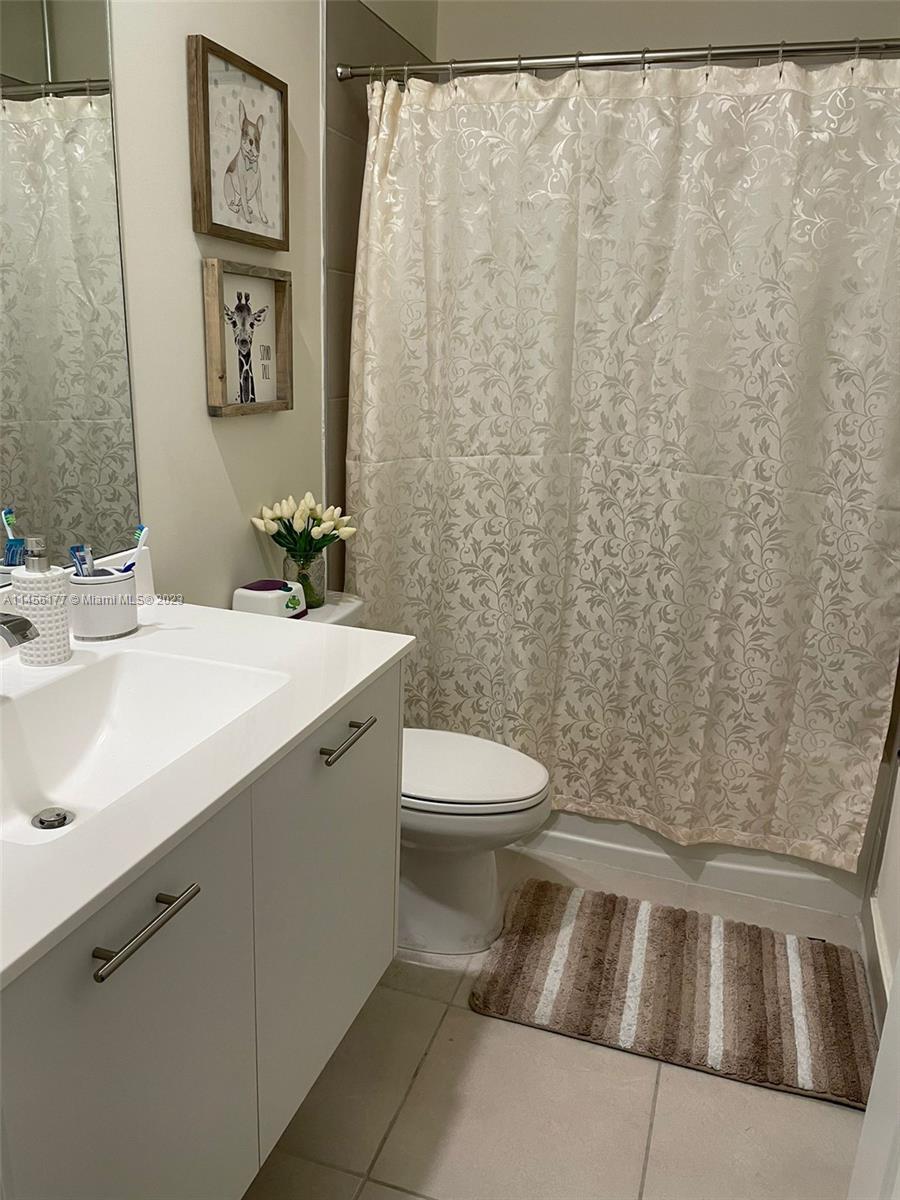 DOWNTOWN DORAL SOUTH PHAS - Residential