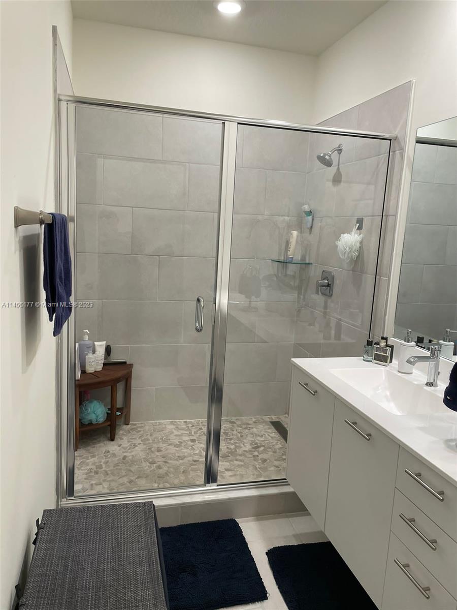 DOWNTOWN DORAL SOUTH PHAS - Residential