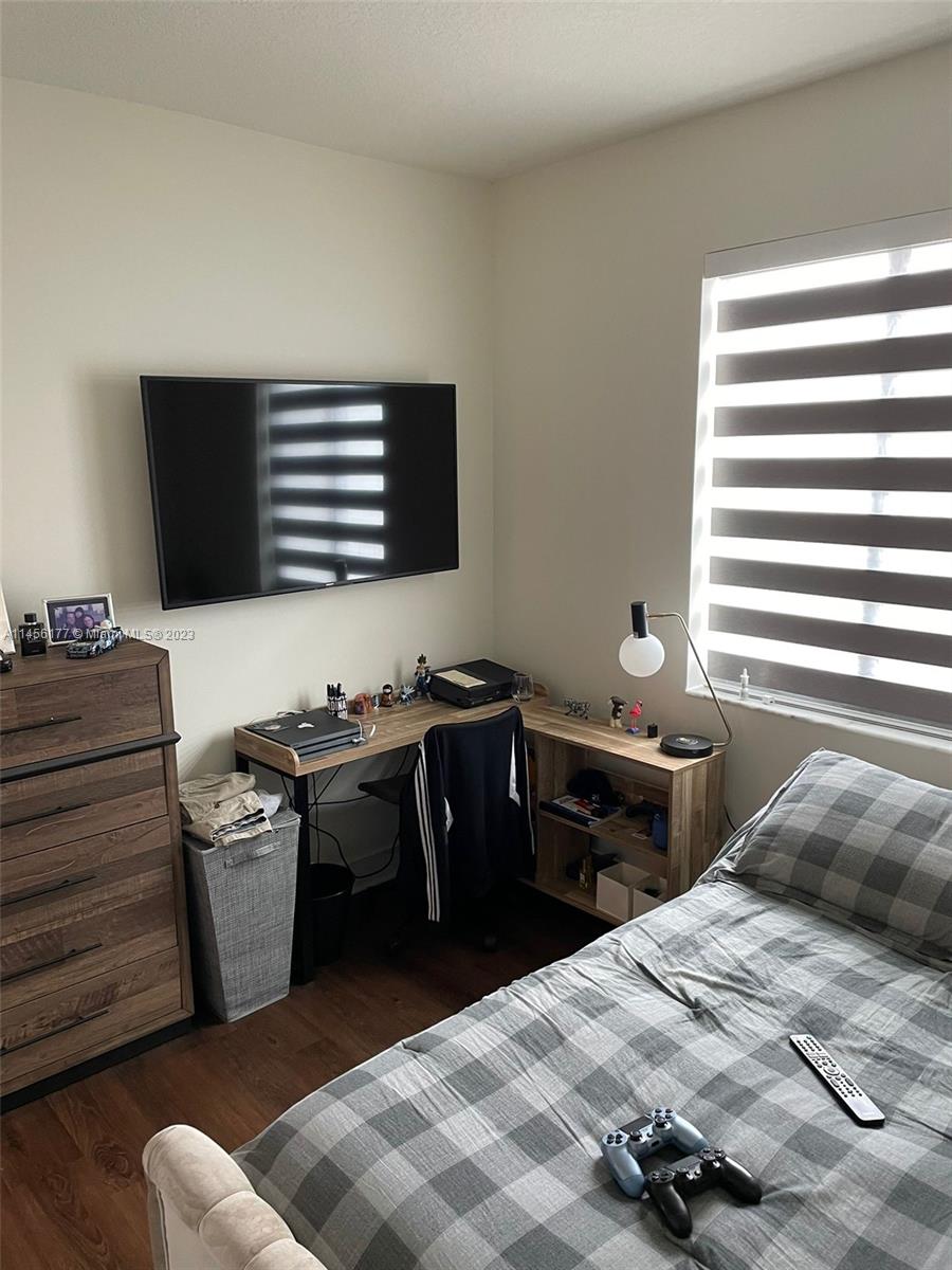 DOWNTOWN DORAL SOUTH PHAS - Residential