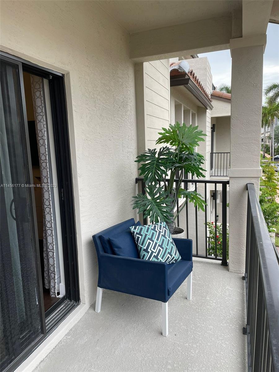 DOWNTOWN DORAL SOUTH PHAS - Residential