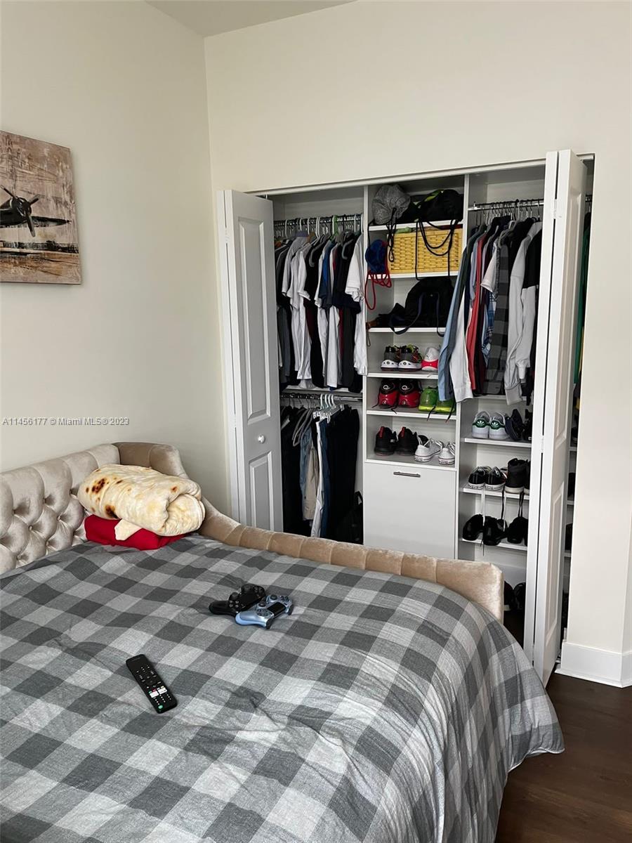 DOWNTOWN DORAL SOUTH PHAS - Residential