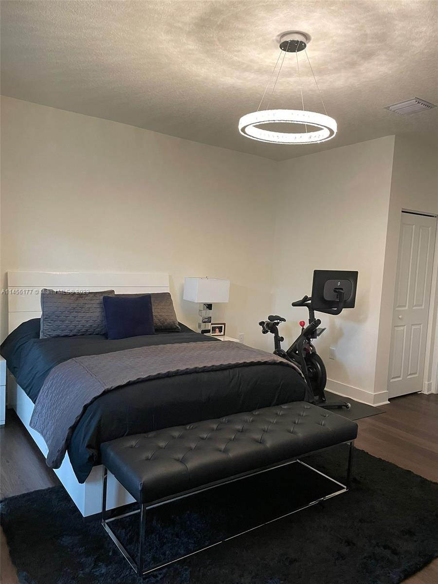 DOWNTOWN DORAL SOUTH PHAS - Residential