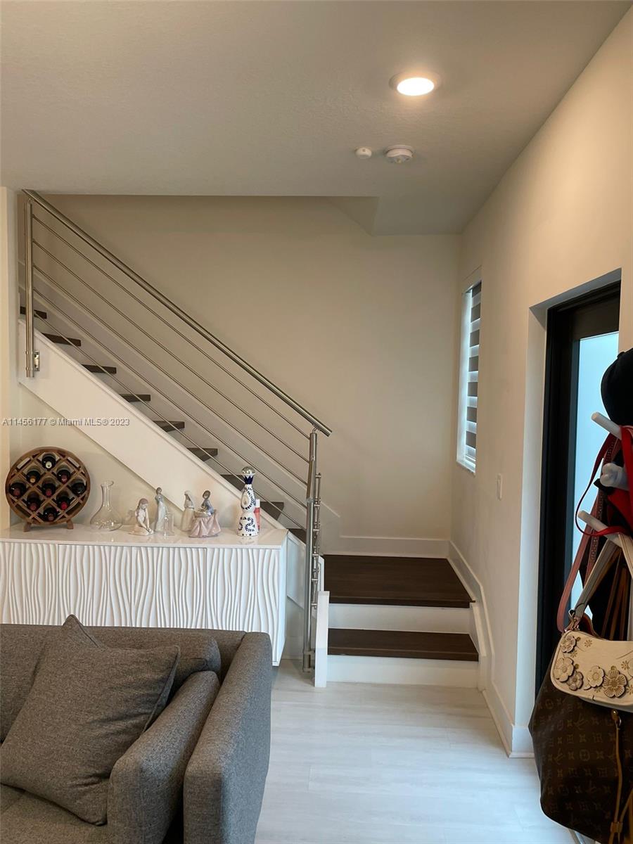 DOWNTOWN DORAL SOUTH PHAS - Residential