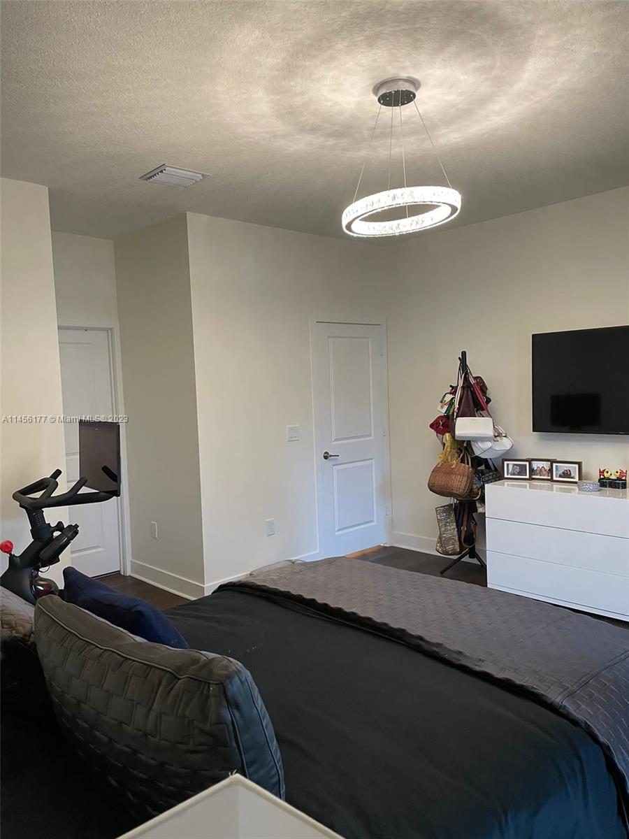 DOWNTOWN DORAL SOUTH PHAS - Residential