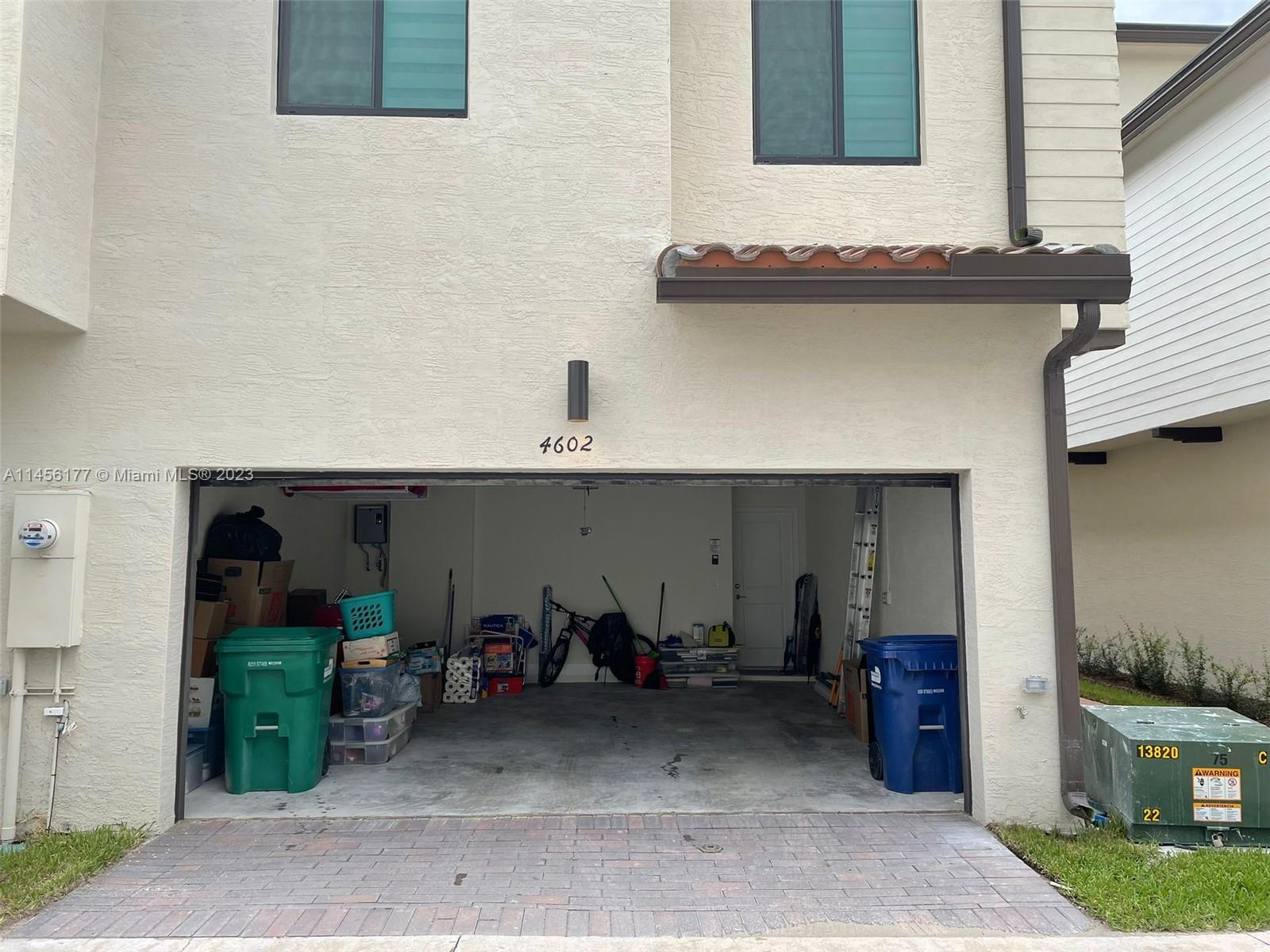 DOWNTOWN DORAL SOUTH PHAS - Residential