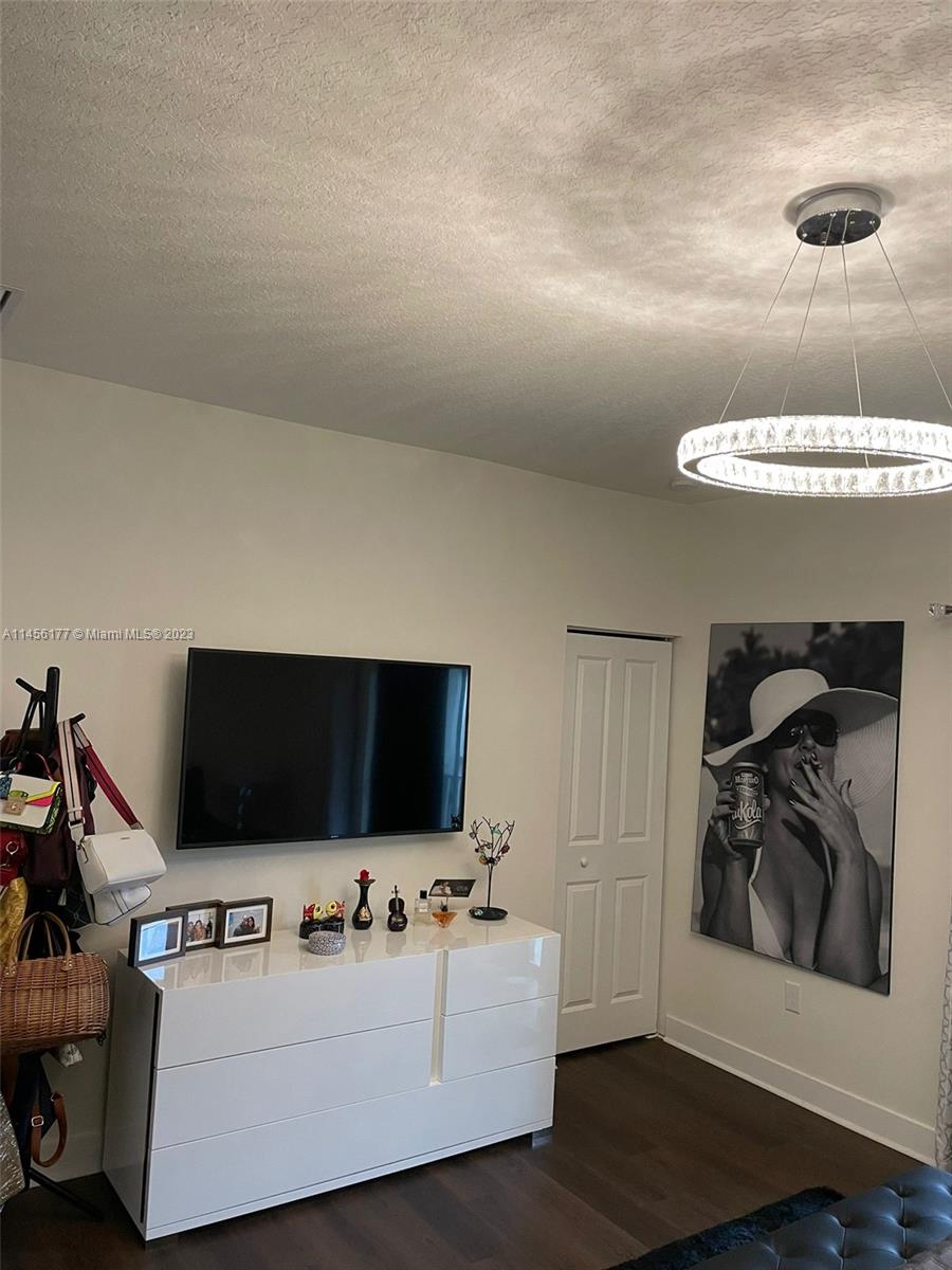 DOWNTOWN DORAL SOUTH PHAS - Residential