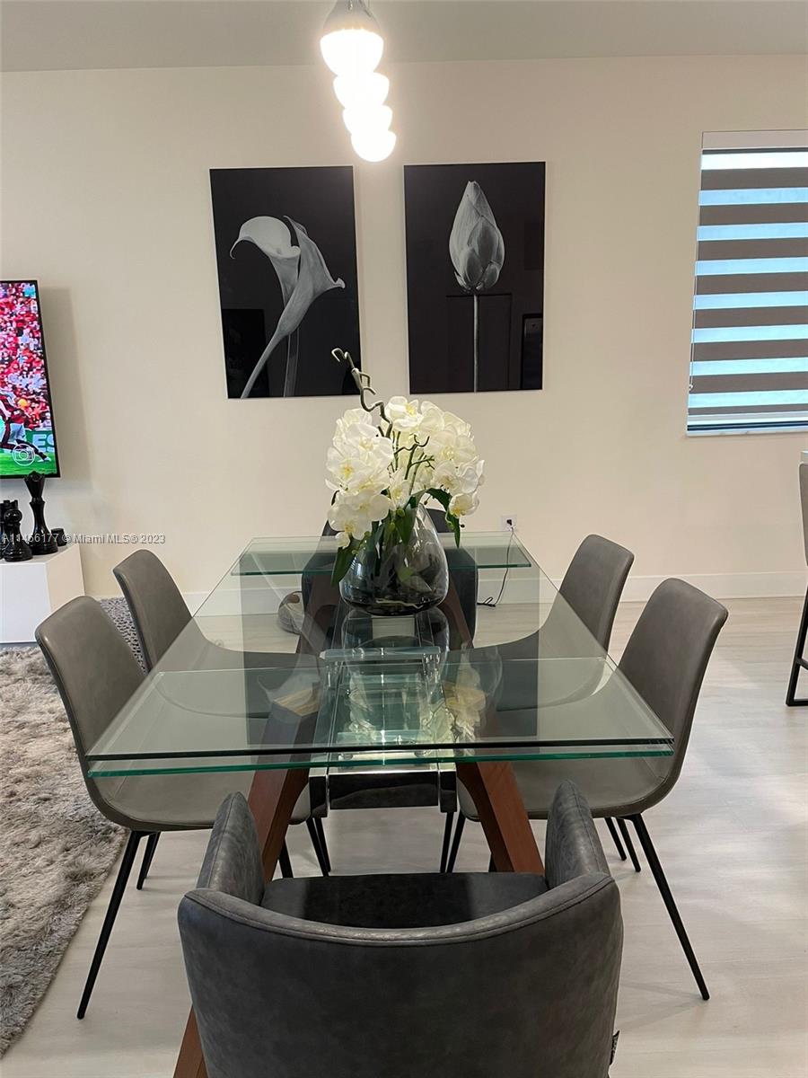 DOWNTOWN DORAL SOUTH PHAS - Residential